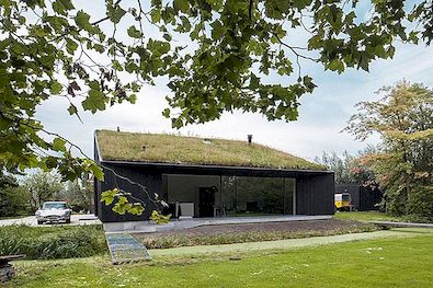 Monolithisch huis vertaalt typische landelijke architectuur naar hedendaags minimalisme