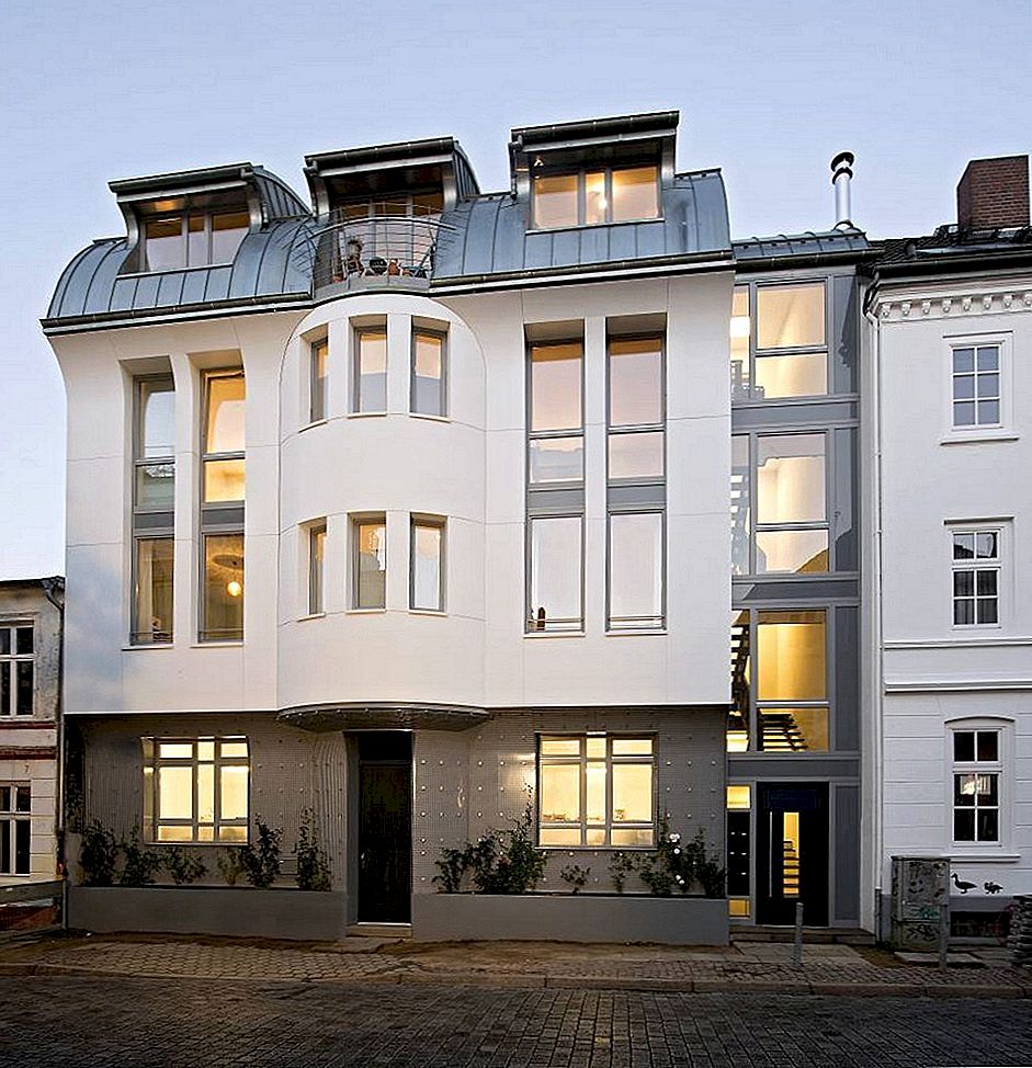 Nieuw gebouw dat bekwaam is geïntegreerd in een historisch ensemble in Hamburg, Duitsland