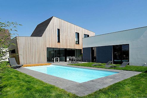 Nový dřevěný dům, který rozšiřuje bydlení venku, vítá moderní rodinný život