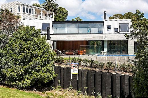 新西兰住宅交替开放和封闭空间：弗里曼海湾之家