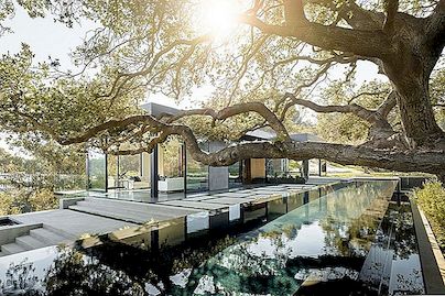 Oak Pass Residence i Beverly Hills omgiven av frodig Vegetation