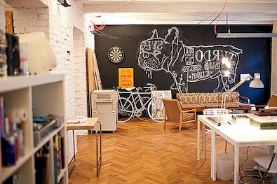Old Flat spremenjen v zelo kreativni pisarniški prostor v Bratislavi