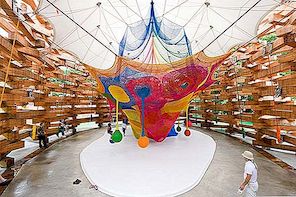 Otevřená síť pro létající děti pro děti chráněná pavilonem Hakone