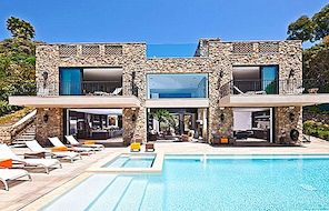 Opulent Custom Built Residence door The Ocean in Malibu