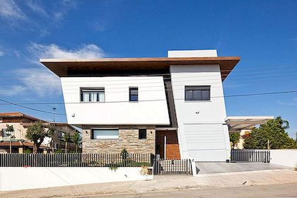 Izvorna arhitektura koja se bori za susjedne buke: Kuća u Archaggelosu