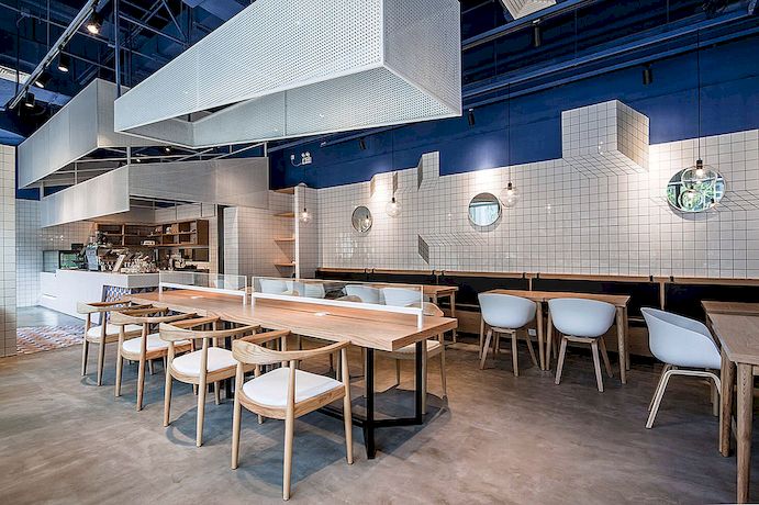 PARAS Cafe nabízí studijní prostor s minimalistickým stylem
