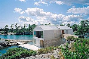 Vaizdingas plūduriuojantis namas Hurono ežere, Kanadoje