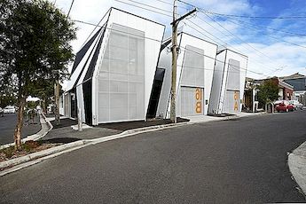 Provokativní domácí design přetváří městskou australskou krajinu