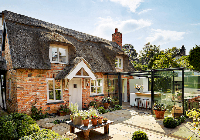 Quaint Engels Cottage krijgt een moderne keuken toevoeging