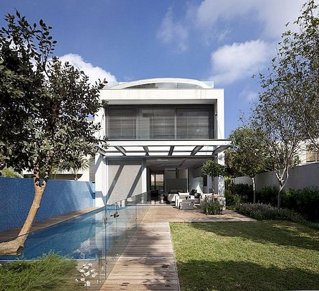 Pravokotni okvir optimiran za sodobno življenje: SL Hiša v Tel Avivu v Izraelu