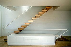 Raffinerad trappa Tillägg till ett minimalistiskt hem av A + R Arquitectos