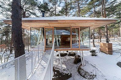 Casa de férias notável no Japão construída sobre palafitas