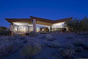 遥远，现代，令人印象深刻：亚利桑那州沙漠翼住宅