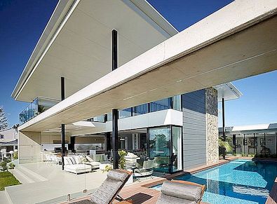 Resort-stijl huis in Australië met brede uitsteeksels en uitgaansgebieden