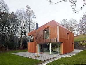Skulpturellt hem i München byggt med prefabricerade material