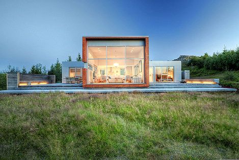 冰岛宁静的家庭住宅，生态意识设计