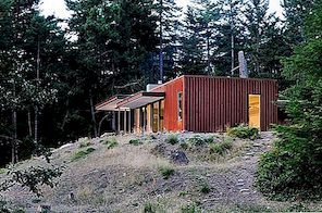 Enkel nivå modern hem i Orcas Island i Washington State, USA