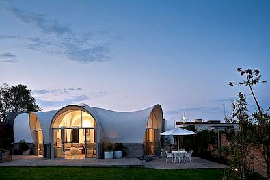 Sex paraboliska moduler formar upp originalhusdesign i Mexiko
