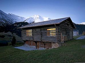 Malá chatka s nádherným výhledem na hory Švýcarska