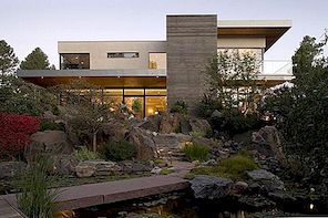 Sofistikerade Living Style Speglas av en massiv bostad i Colorado