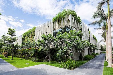 Designové centrum ve Vietnamu zdobené krásnými visícími zahradami