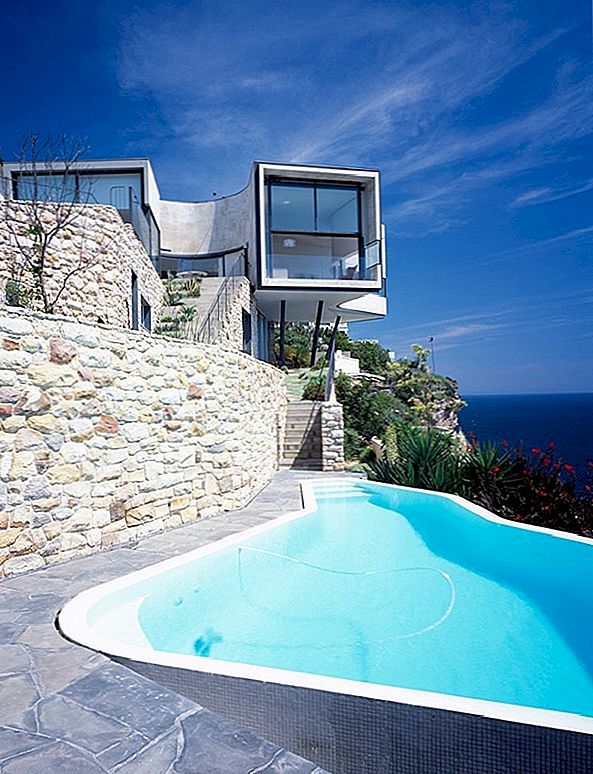 Spektakulär bostad på en klippa kant Inspirerad av Picasso Målning