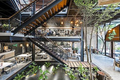 Ocelová rámová kavárna se stává visící zahradou ve Vietnamu
