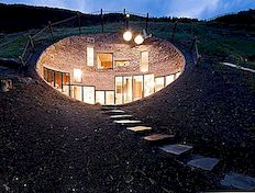 Παράξενο υπόγειο σπίτι στην Ελβετία