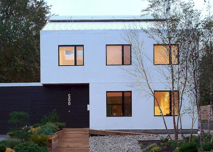 Straw Bale Home v Ontariju postane Creative za varčevanje z energijo