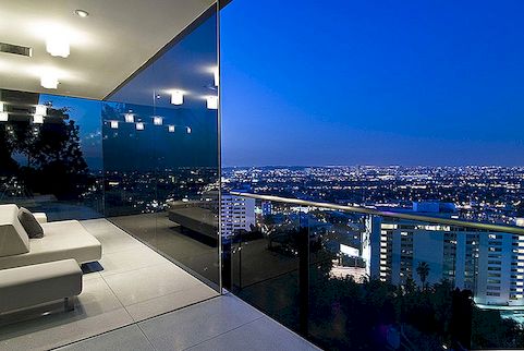Úžasný Hollywood Hills Bachelor Pad s obývacím pokojem