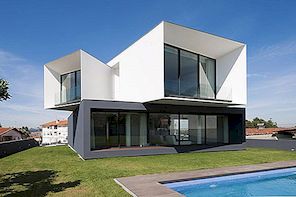 Stříkající moderní architektura Definování S.Roque House I v Portugalsku