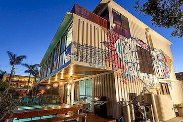Izjemno sodobno stanovanje, zgrajeno iz 31 zabojnikov v Avstraliji