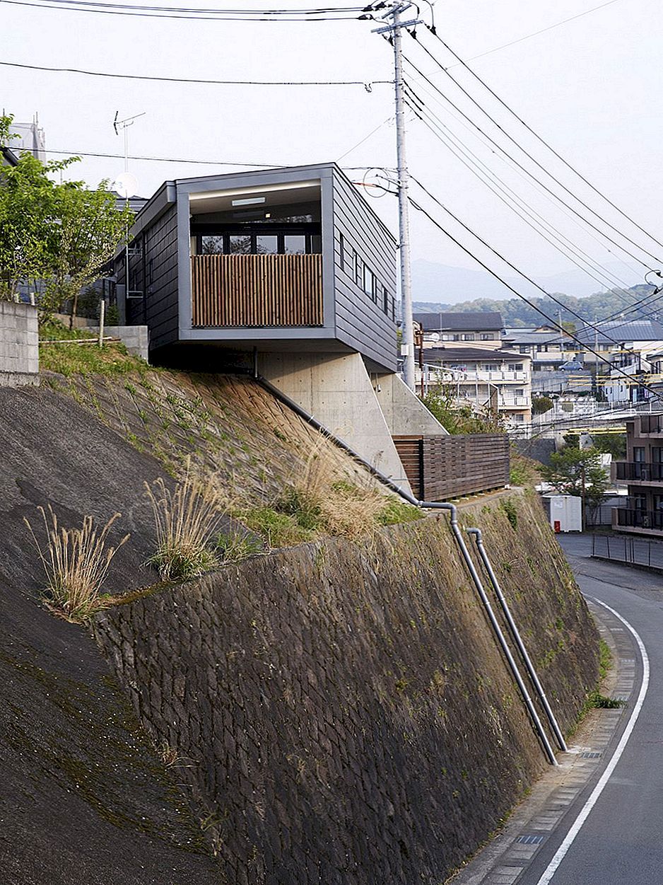 Slående MS House Ingeniously Anpassad till en sluttande plats i Mishima, Japan