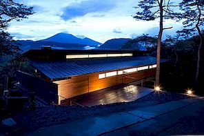 Fantastiskt modernt hem i Japan med spektakulär utsikt över Mount Asama
