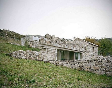 令人惊叹的石头房子在农村葡萄牙