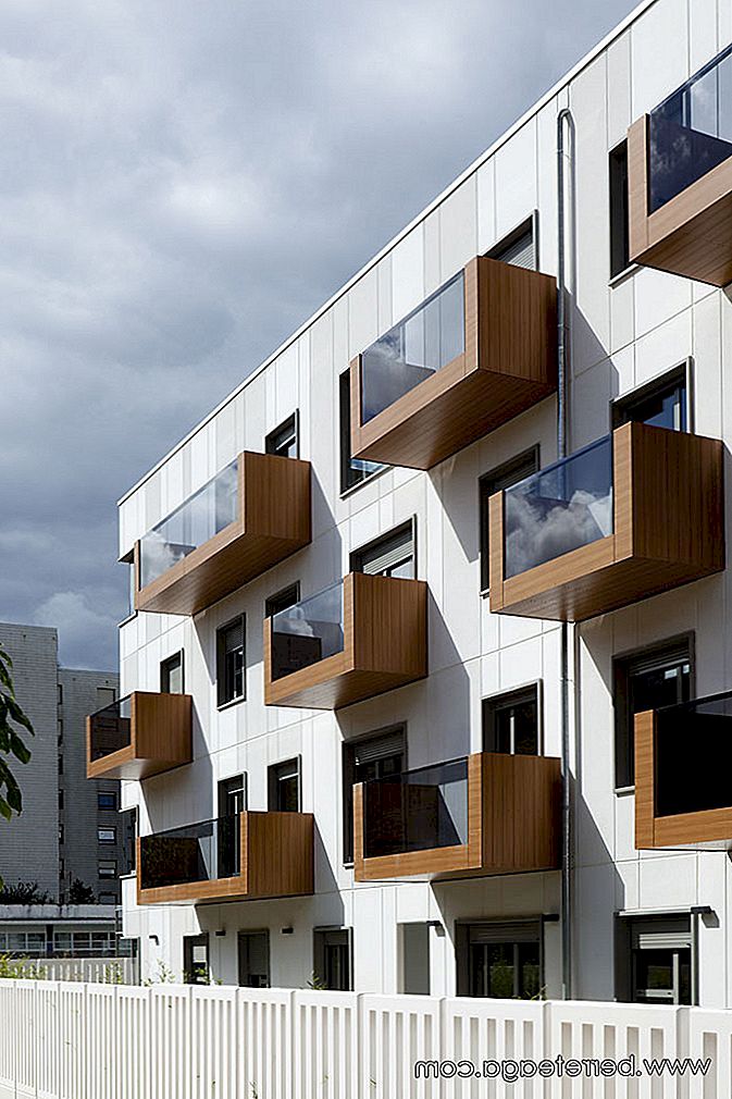 Τα κομψά μπαλκόνια αποτελούν αναπόσπαστο κομμάτι της πρόσοψης του κτιρίου τους