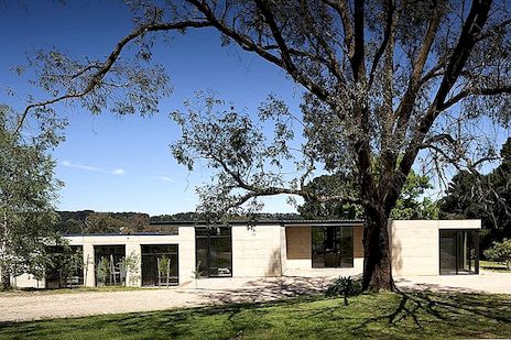 Snyggt uppdaterat hus inspirerande lugn och ordning i Merricks North, Australien
