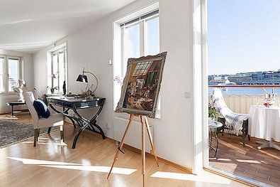 Het Zweedse appartement biedt uitzicht op de baai in Göteborg