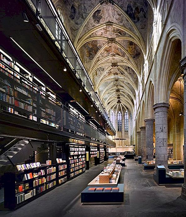 Knihkupectví z gotického kostela