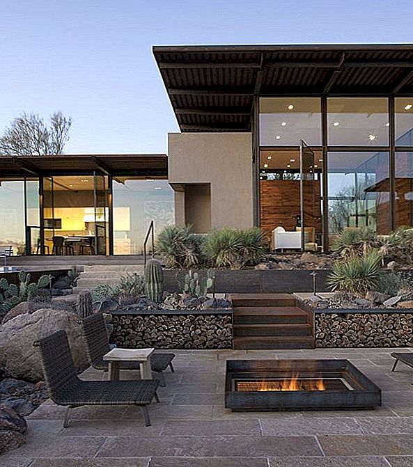 The Brown Residence, A Combination Between Glass & Steel