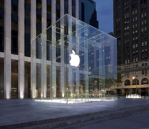 Ikonická architektura světových velkých prodejen Apple