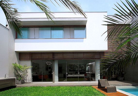 The Interaction Between Spaces: Contemporary House in Lima door Seinfeld Arquitectos