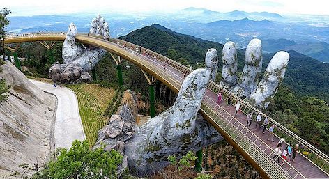 De mest fantastiska och moderna gångbroarna över hela världen