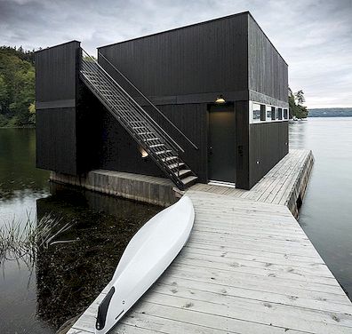 Vitka kuća, Luksuzna jezerska kuća usidrena u prirodi