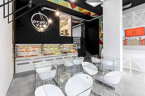 Bu Sushi Bar’ın Renk Düzeni Beyaz Pirinç, Siyah Nori Kağıt ve Wasabi’dir