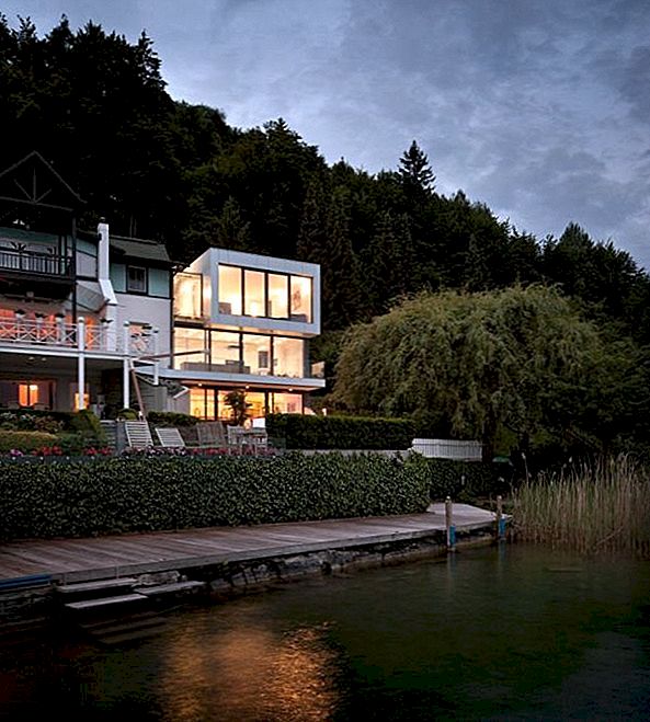 Drie verdiepingen tellende uitbreiding naar een huis aan het meer met een open en asymmetrisch ontwerp