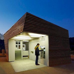 Timber Cabin till House Parking Ticket Machine av Jean-Luc Fugier