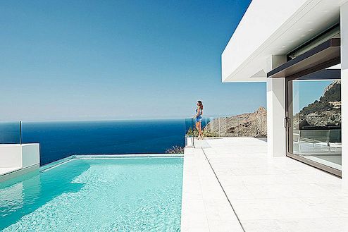 Nadčasové vily na španělském pobřeží Costa Blanca, které pohlcují nepřekonané panoramata
