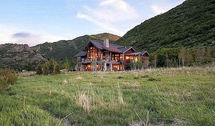 Traditionell Mountain Chalet Integrating Modern Life Perks i Colorado