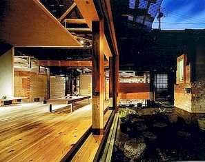 Παραδοσιακή ξύλινη αρχιτεκτονική στην πόλη Nara της Ιαπωνίας